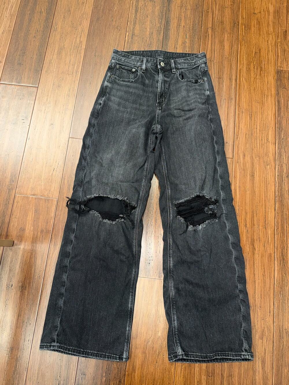 Women’s  2 American Eagle Super High-Rise Baggy Wide-Leg Jeans